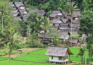 kampung naga tempat bulan madu romantis dan murah di jawa barat