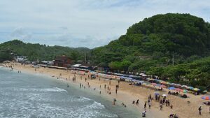 pantai indrayanti tempat bulan madu romantis dan murah