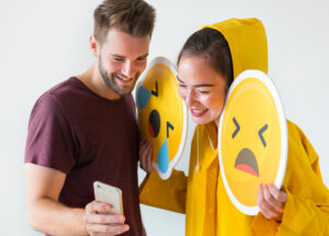 Pemberian emoji - Cara Mengetahui Pacar Selingkuh di WA Tanpa Aplikasi