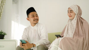 Pasangan bahagia - Apakah Suami Menanggung Dosa Istri