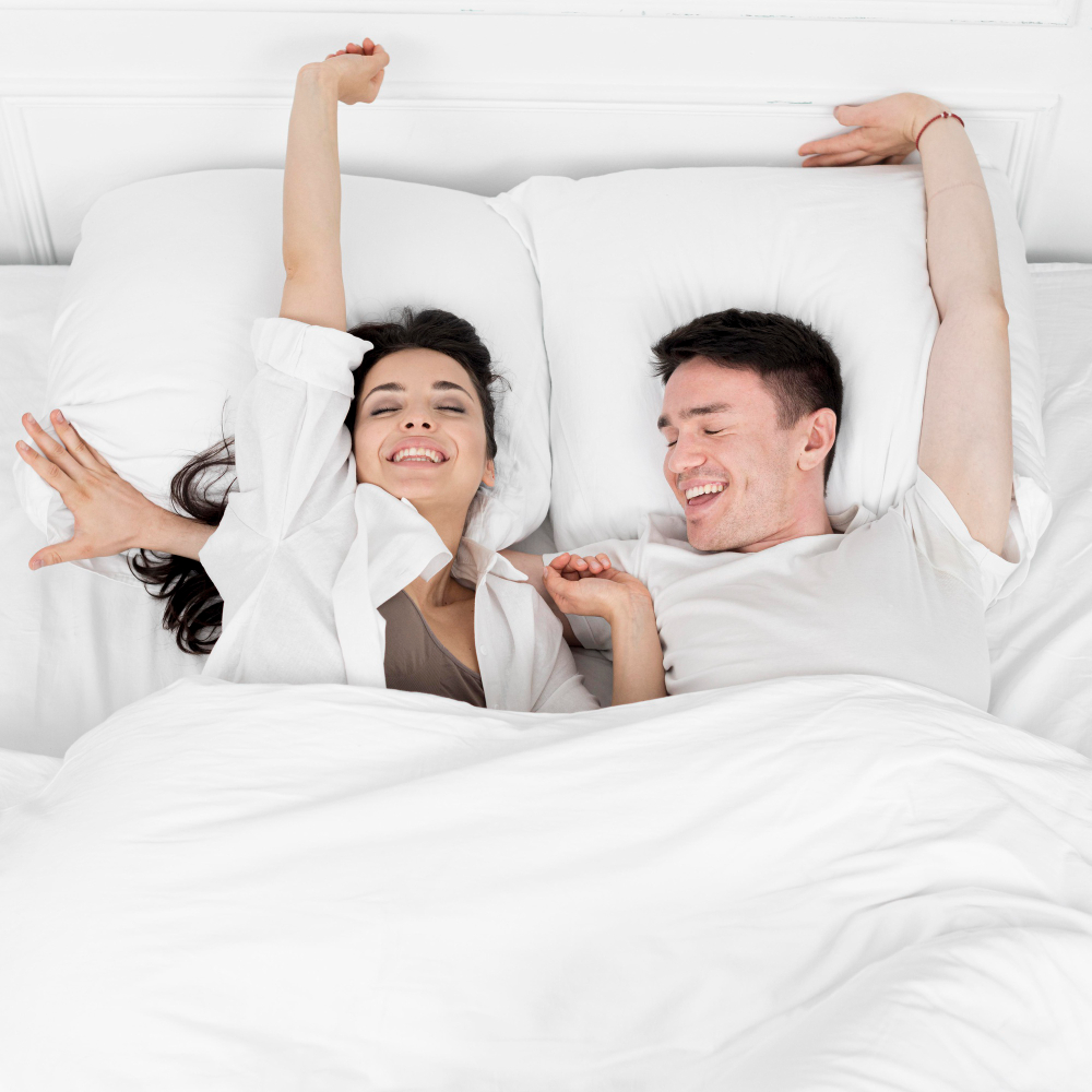 sepasang suami istri baru bangun_Posisi Tidur Setelah Berhubungan Agar Tidak Hamil